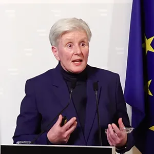 Maria spricht am Symposium zum Tag der Kriminalitätsopfer